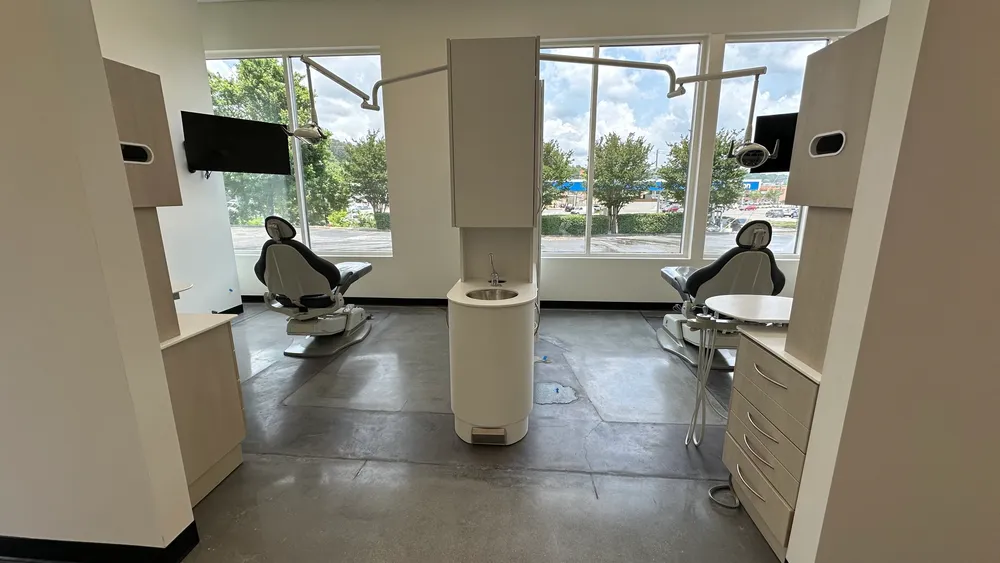 Dental treatment bay with natural light